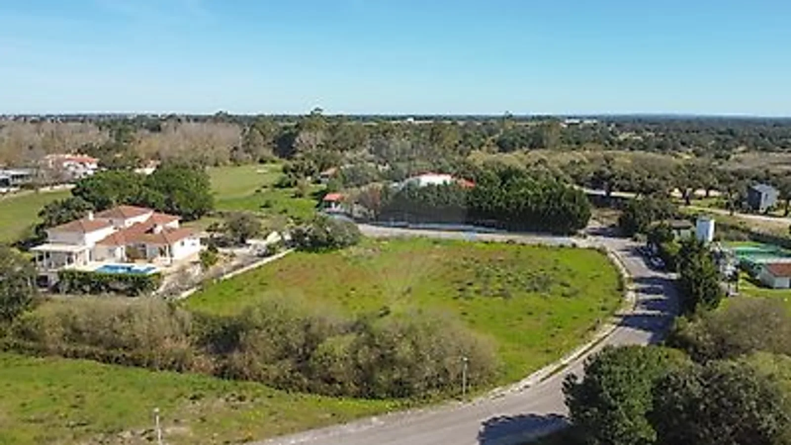 Lote urbano de 1 384 m² no Golf do Montado, Palmela