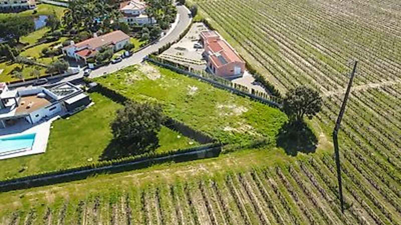 Lote urbano de 1 541 m² no Golf do Montado, Palmela